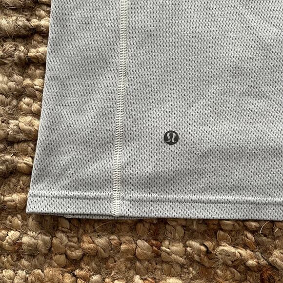 Lululemon Men's Metal Vent Tech Short Sleeve Shirt – Gray/White Raglan – Medium - Picture 5 of 6